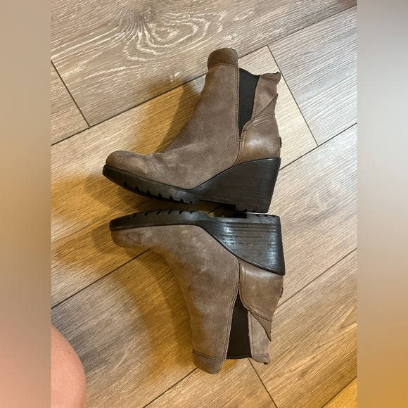 Sorel Women's Suede After Hours Chelsea Wedge Boot 7.5 - Picture 8 of 14